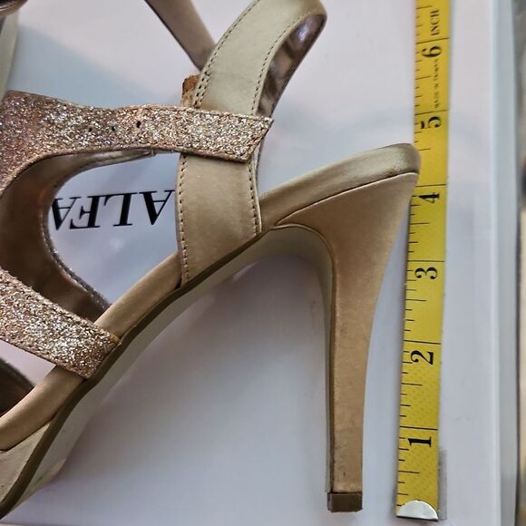 Alfani Women's Gold Glitter Heels Sz 5.5 - Picture 8 of 9